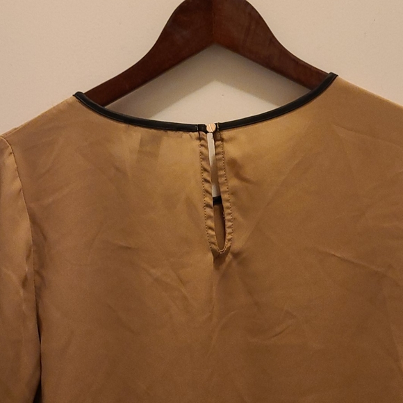 🌟🥂Forever 21 M Keyholes tan black trim long sleeve - Picture 6 of 15